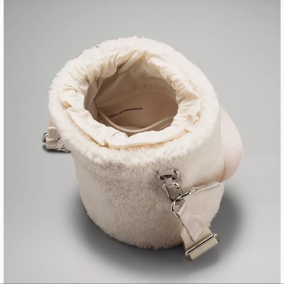 Lululemon Crossbody Fleece Bucket Bag in White Opal NWT - Picture 4 of 5